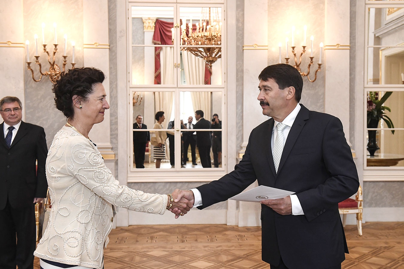 e-anunciada-fernandez-de-cordova-presenting-credentials-2018-06-25-web.jpg