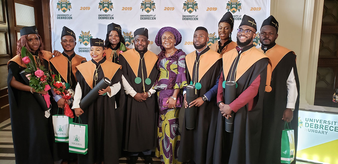 nig-eniola-ajayi-students-graduation-debrecen-web.jpg