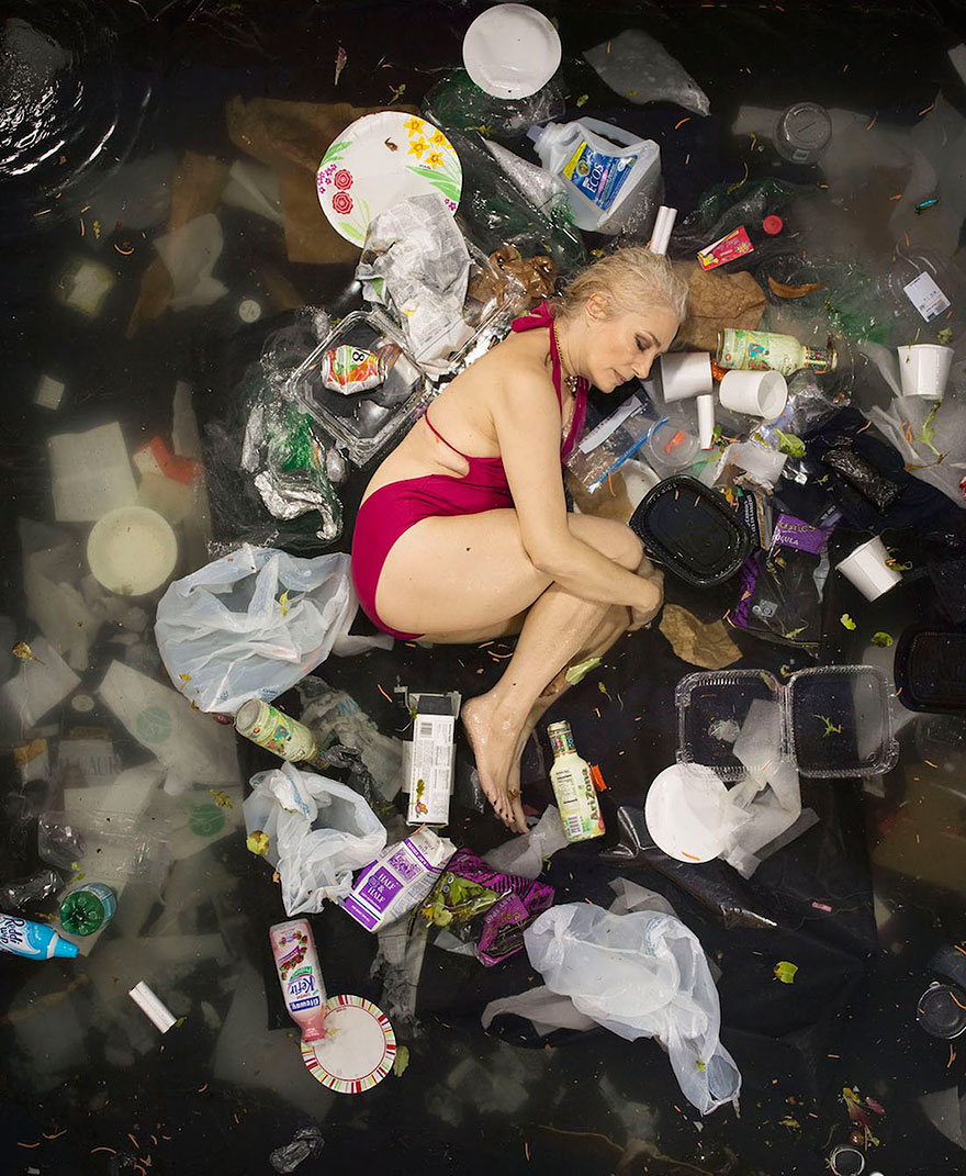 7-days-of-garbage-environmental-photography-gregg-segal-7.jpg