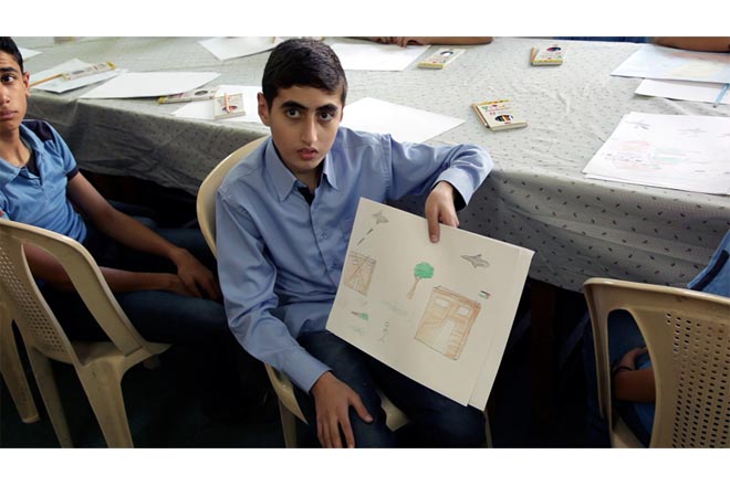 Az egyik gázai gyerek, rajzával.