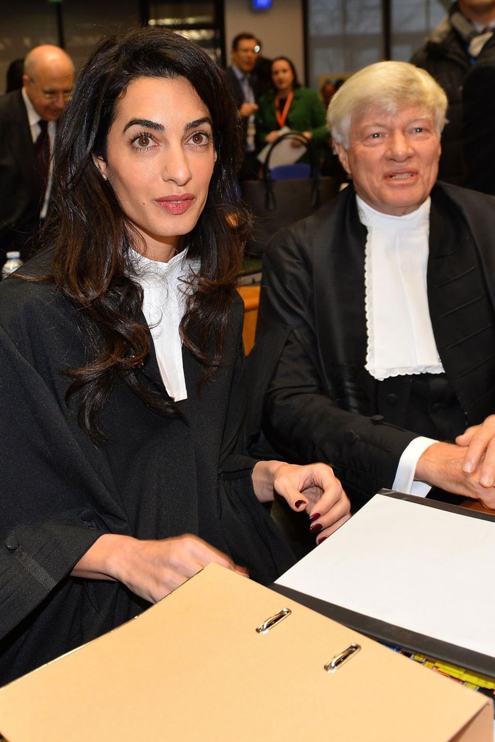 Strasbourgban, az Emberi Jogok Európai Bíróságán, Örményországot képviselvén, 2015-ben. Forrás: vogue.co.uk