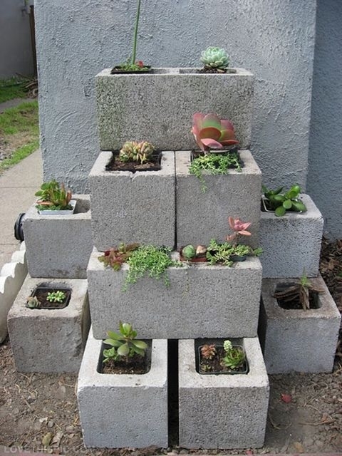 23400-diy-garden-concrete-blocks.jpg