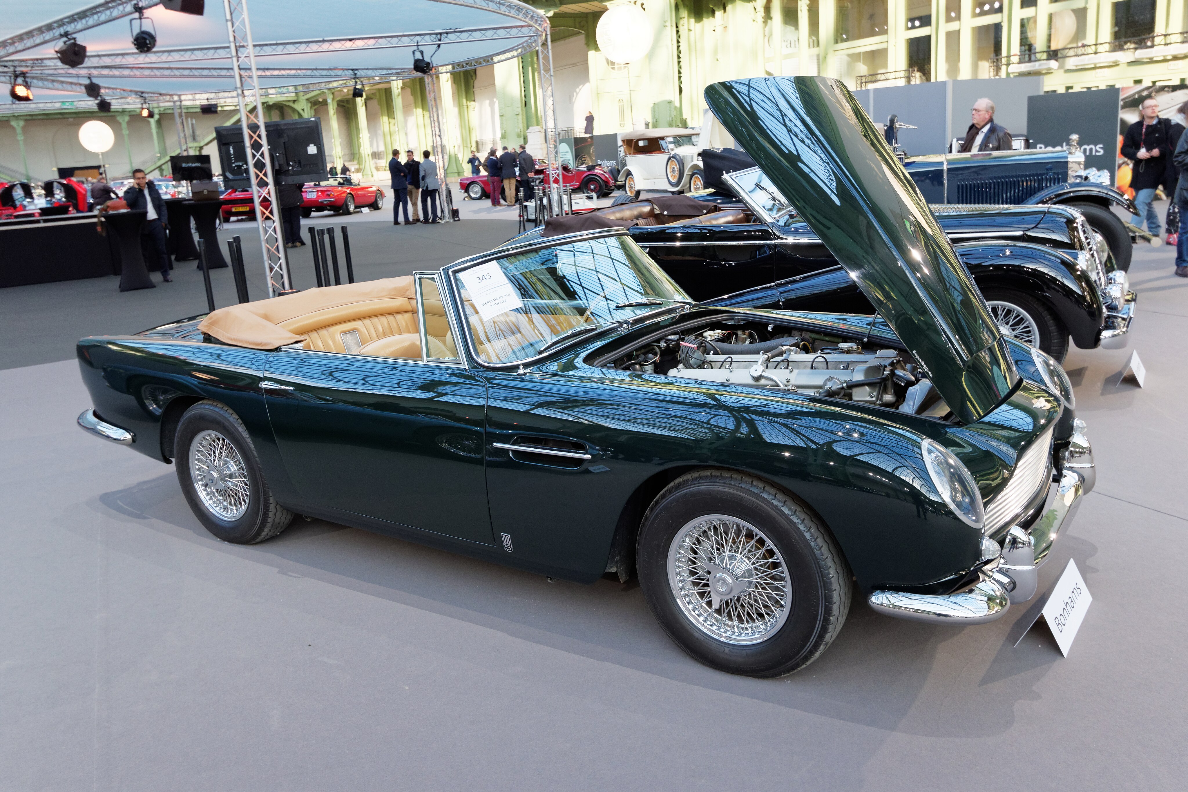 4096px-paris_bonhams_2015_aston_martin_db5_convertible_1965_004.jpg