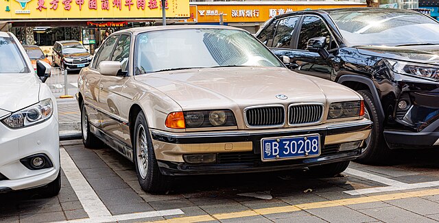 bmw_728il_e38_china.jpg