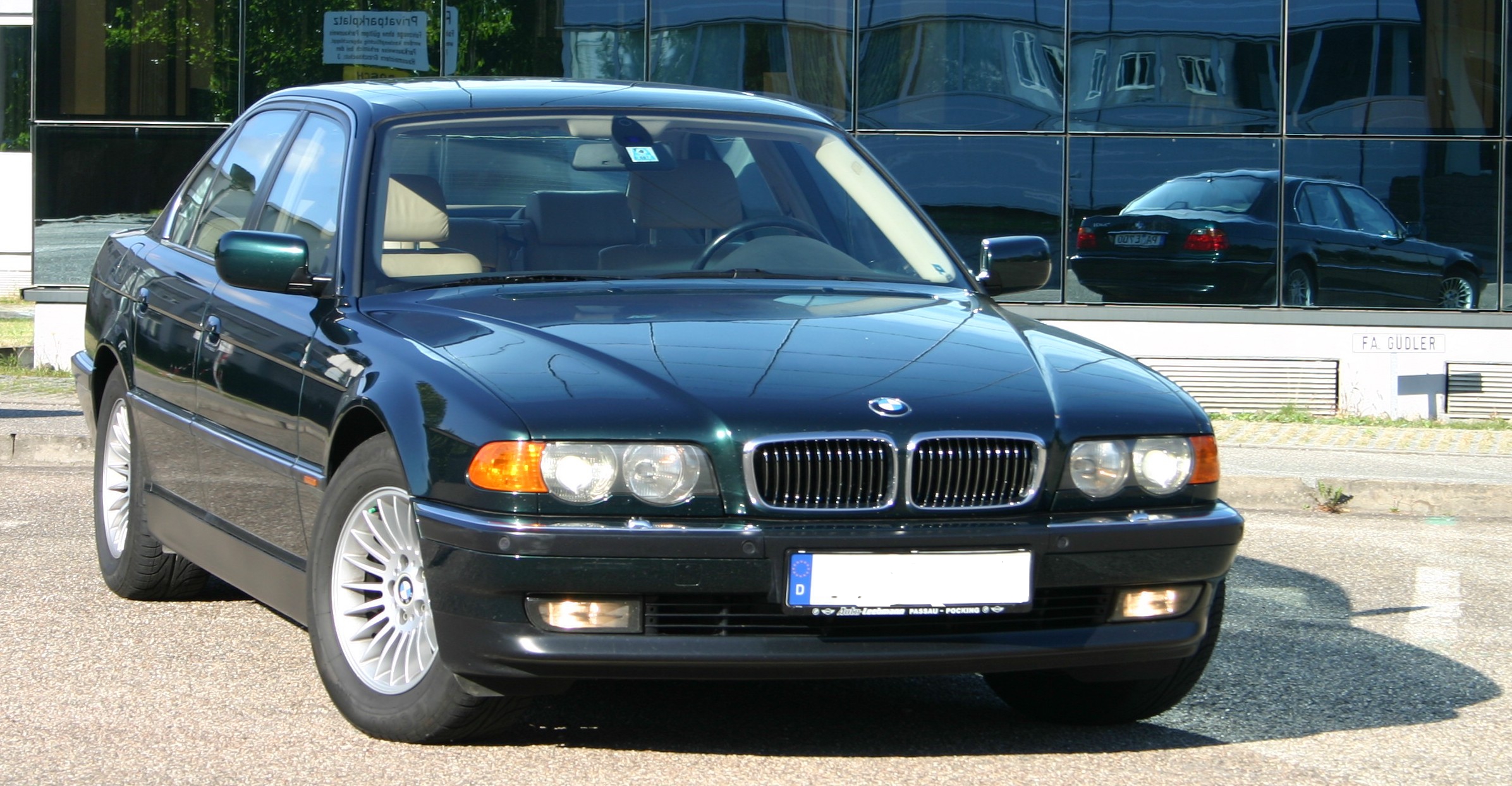 bmw_e38_fl_front.jpg