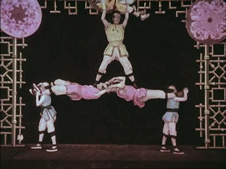 corto-kiriki_acrobates_japonais_sch.png