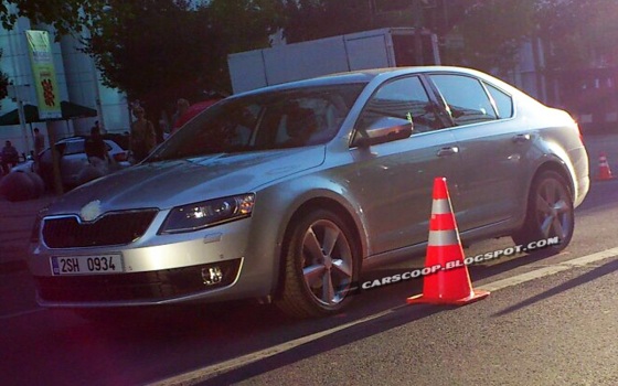 2013-Skoda-Octavia-2[4].jpg