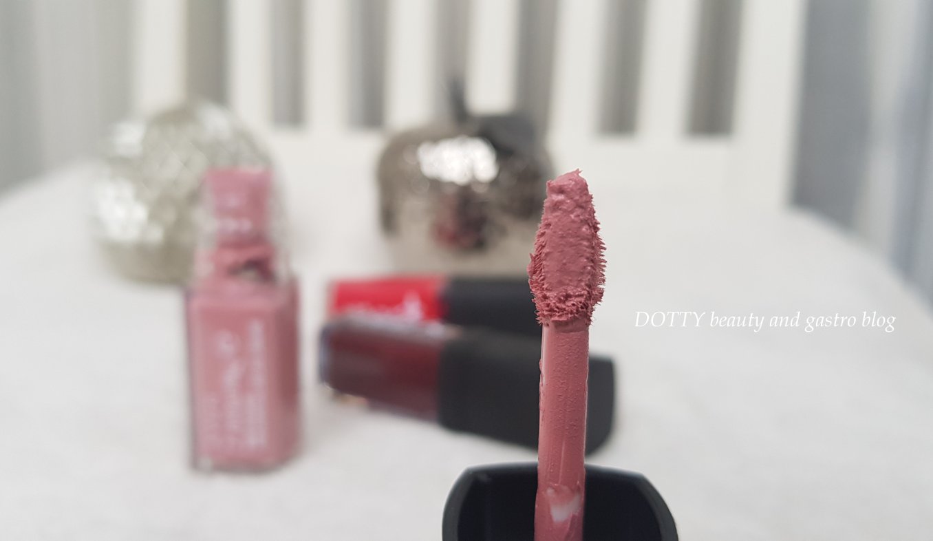 avon_mark_liquid_lip_lacquer_matte_pinking_about_you_1.png