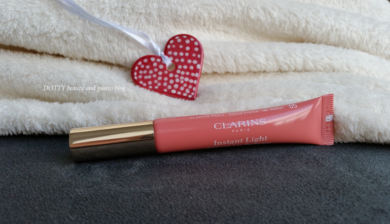 clarins_eclat_minute_instant_light_lip_balm_1.png