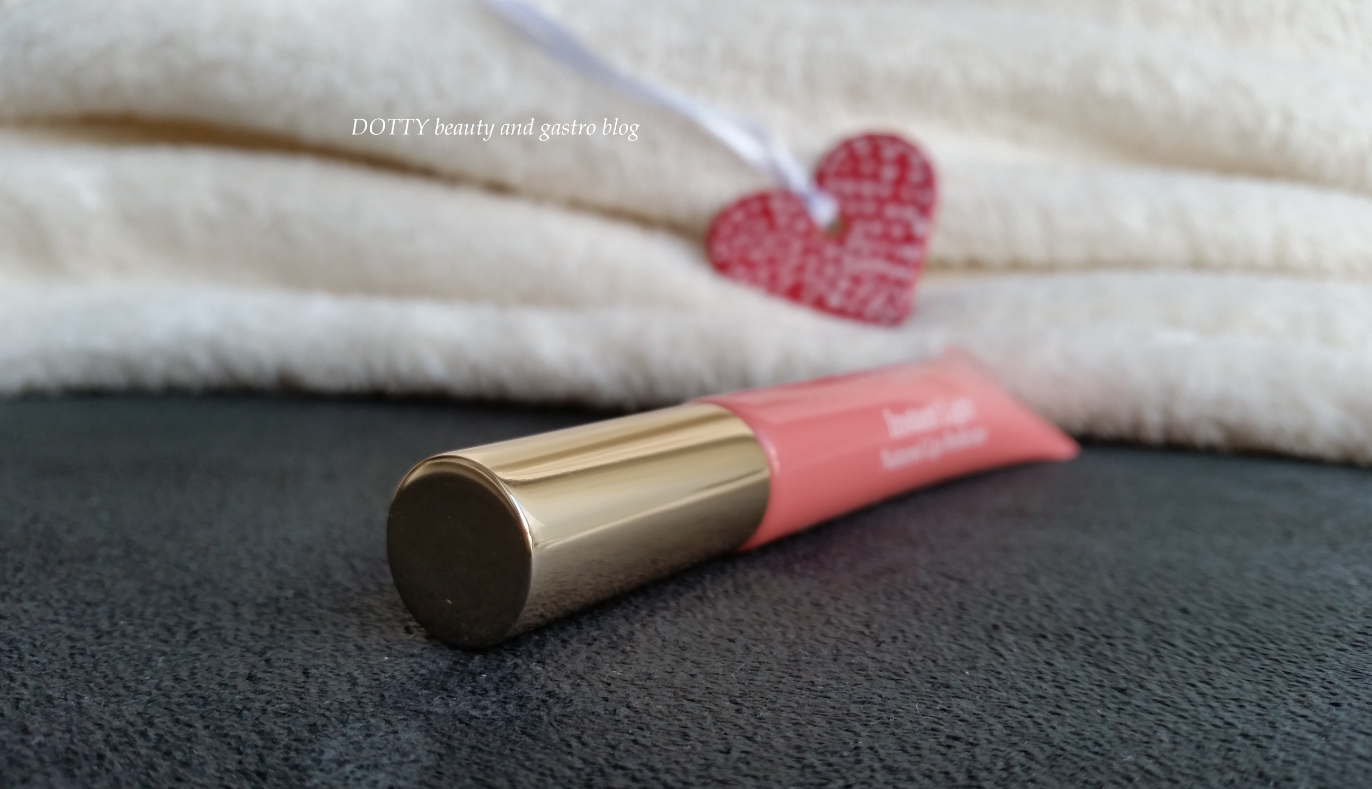 clarins_eclat_minute_instant_light_lip_balm_3.png