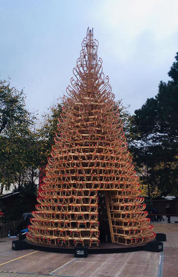 Szánkóból karácsonyfát? A Hello Wood 2018-ban is varázslatos alkotásokkal kápráztatja el az ünnepvárókat