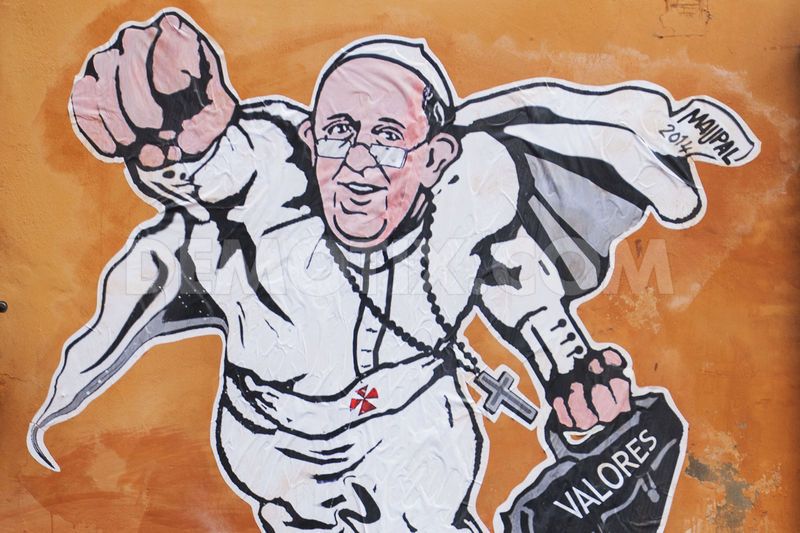 1391017697-super-pope-francis-mural-depicted-on-rome-streets_3792606_1.jpg