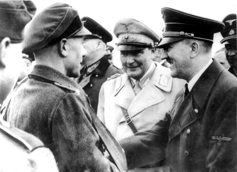 hilter_goring_utolso_csapatmegtakintes_1945_aprilis.jpg