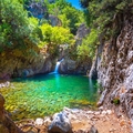 A vízesésekkel teli görög sziget, ami még elkerülte a turisták figyelmét