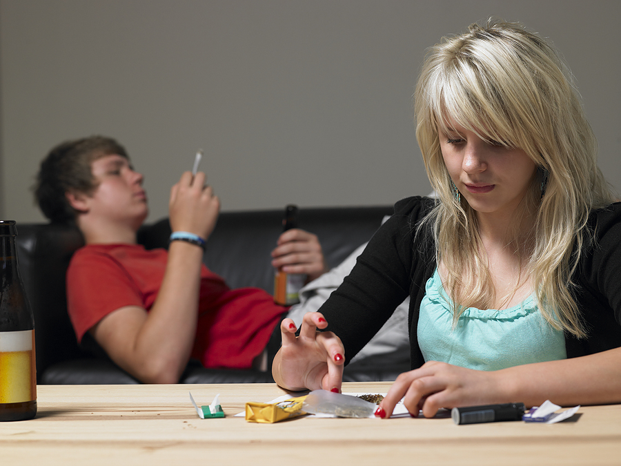 bigstock-teenage-couple-taking-drugs-at-13909049.jpg