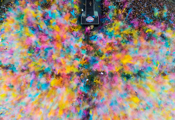 sziget-colorparty-dronfoto-_magyarsajtofotopalyazat-kallopeter.jpg