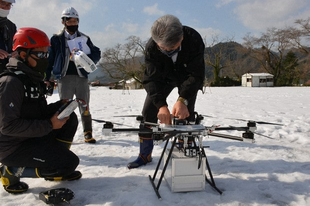 Hegyvidéki áruszállítás drónokkal Japánban