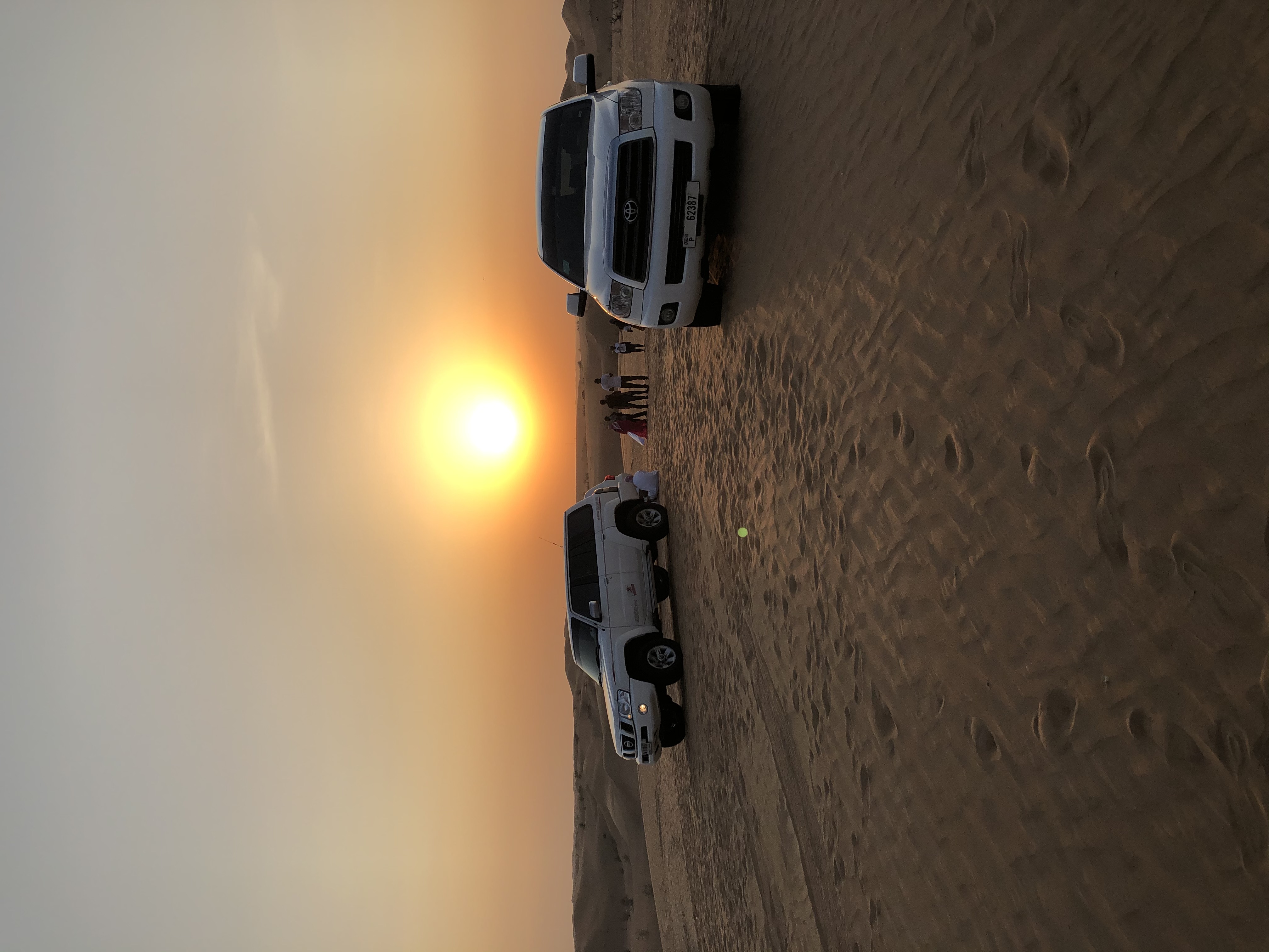 Dune bashing a terepjárókkal: megálltunk naplementét nézni