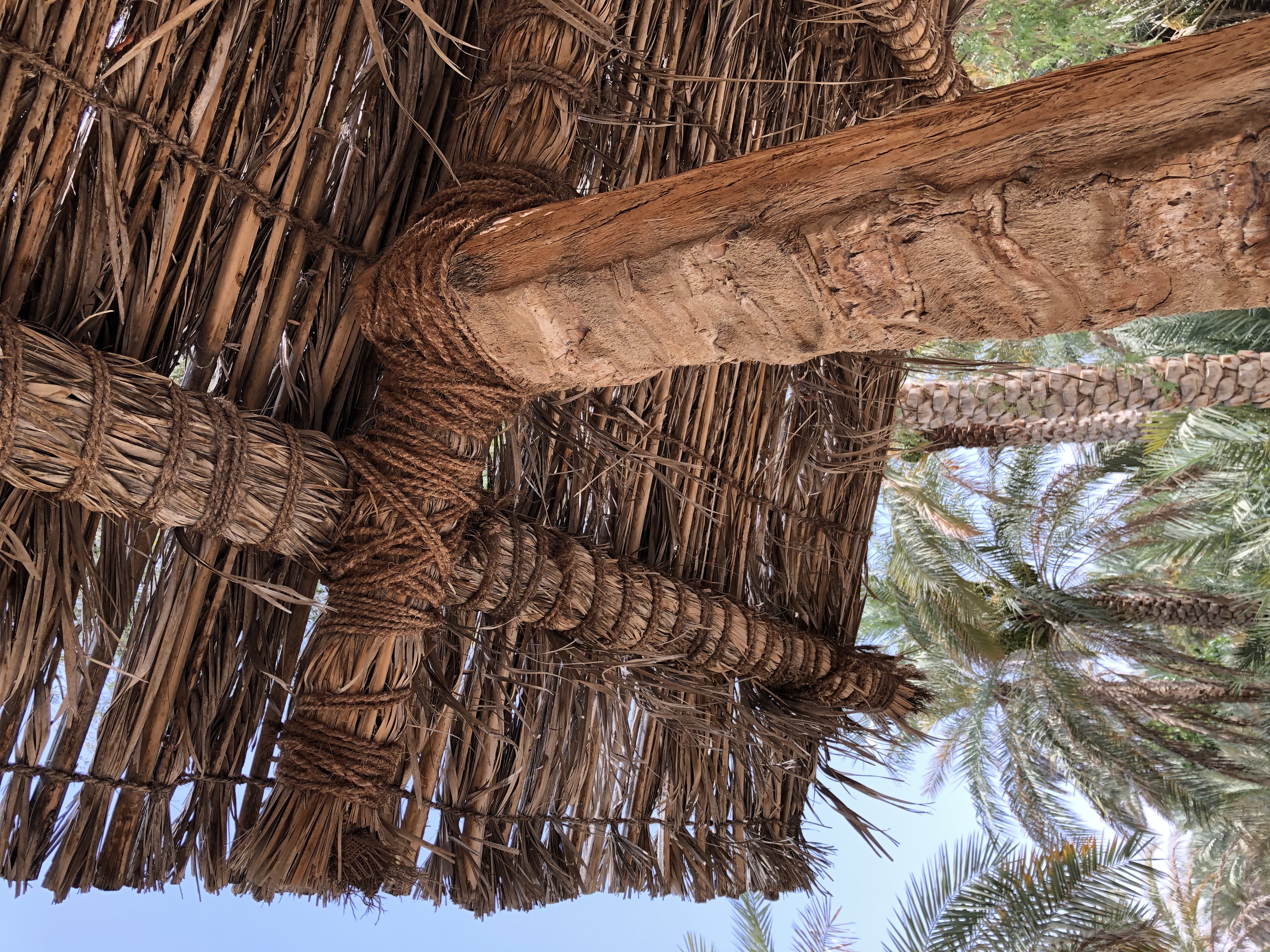 Például ez a tetőszerkezet a pálma különböző részeinek felhasználásával készült.