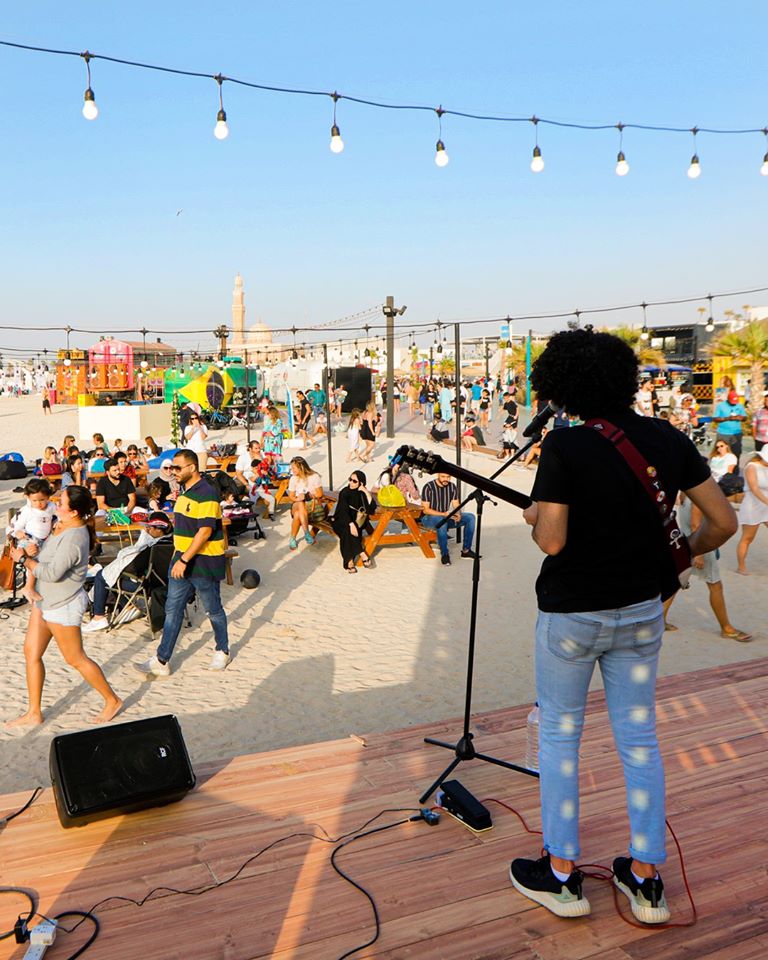 Dubai Food Festival - élőzenés program a tengerparton