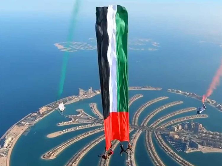 skydive_dubai_largest_flag.jpg