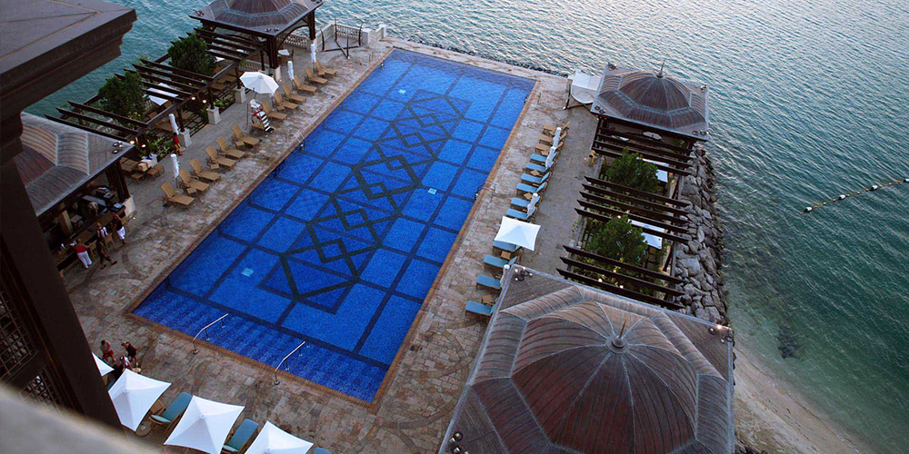 shangri-la-hotel-pool.jpg