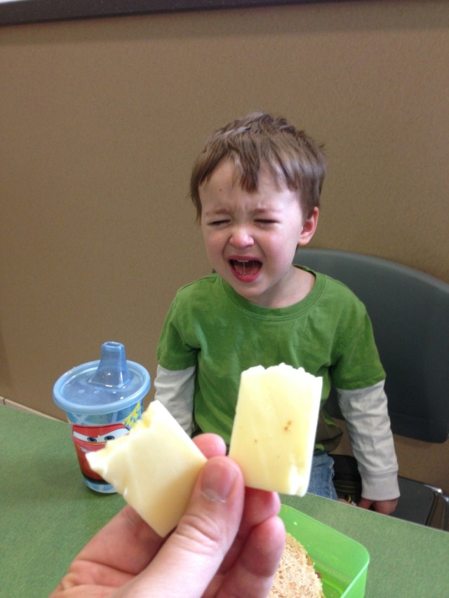 okok amiért a fiam sír - Kettétörtem ezt a sajtot.jpg
