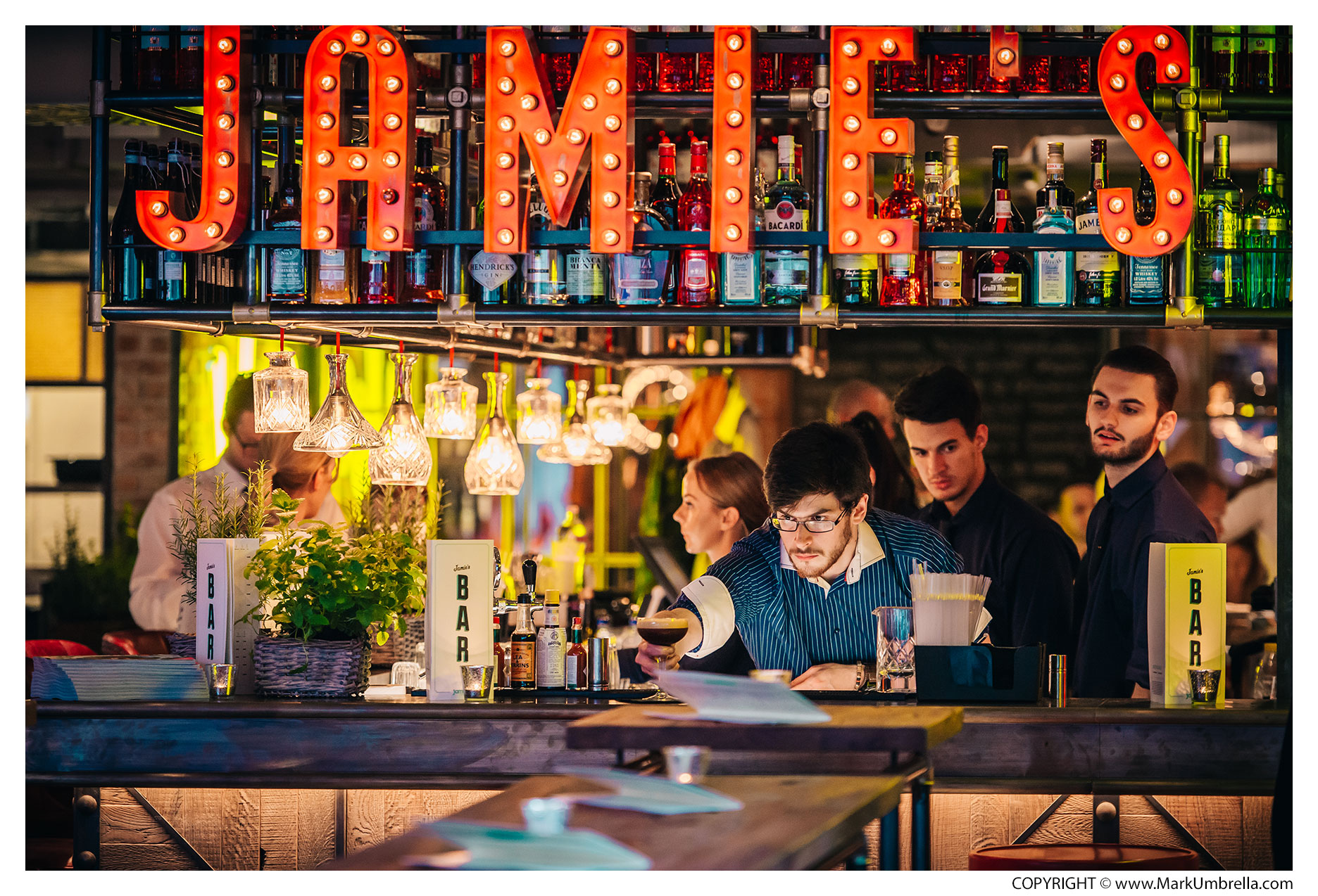 _jamiesitalianbudapest_budaivar_bar.jpg