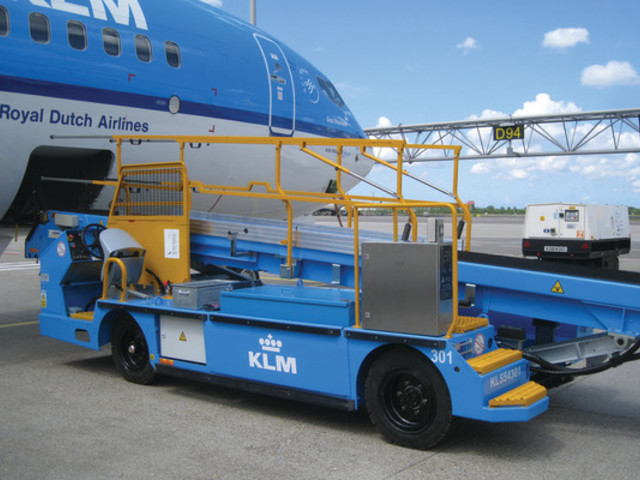 Elhalasztja a csomagdíj bevezetését a KLM