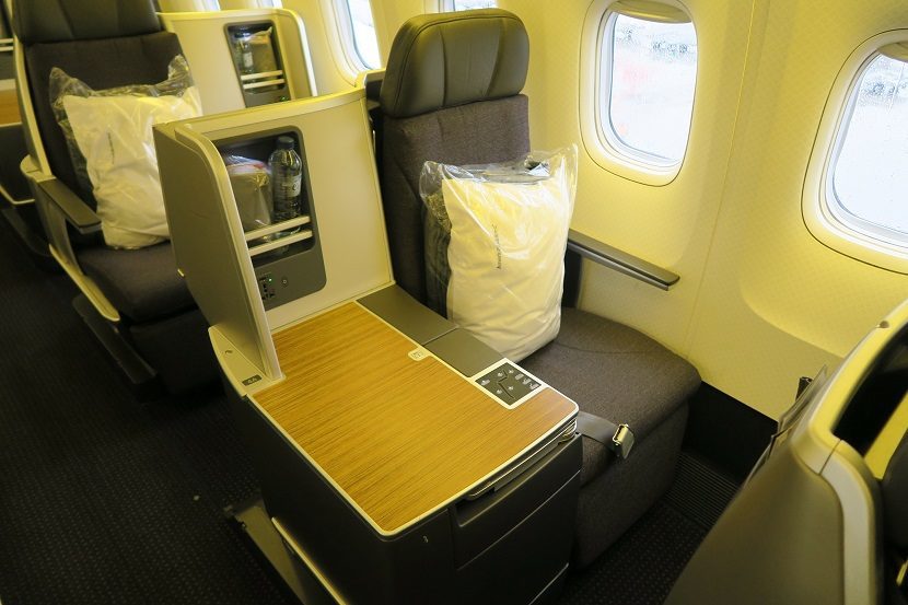 aa-american-767-300-business-class-window-side-window-seat-830x553.jpg