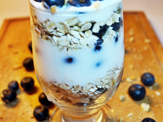 Áfonya-joghurt parfait