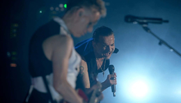 Nem süllyedhetünk bele abba a luxusba, hogy magunkat sajnáltatjuk – Ilyen a Depeche Mode-film