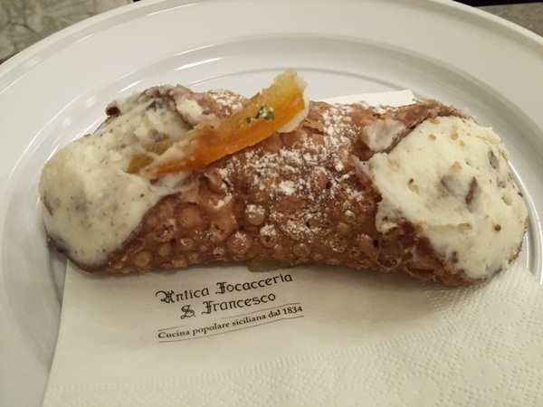 cannolo.jpg