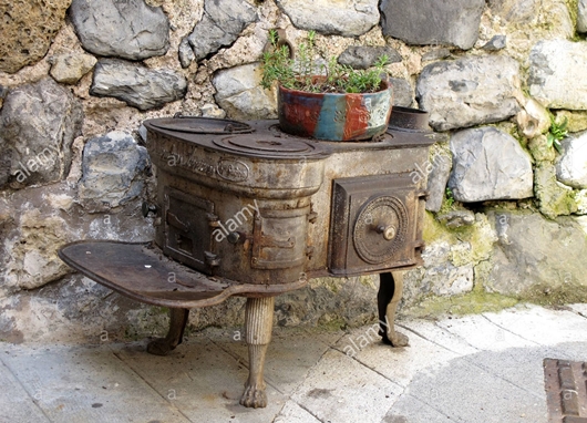 rusty-old-stove-bp7w57.jpg