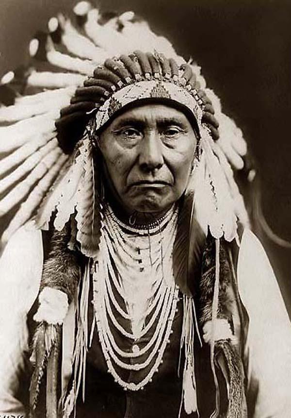 Indian-Chief-with-War-Bonnet.jpg