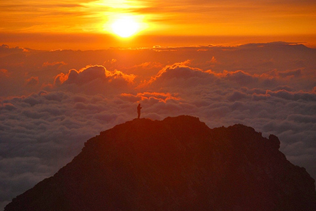 rising-sun-goryu-dake-peak201109010102083554937.jpg