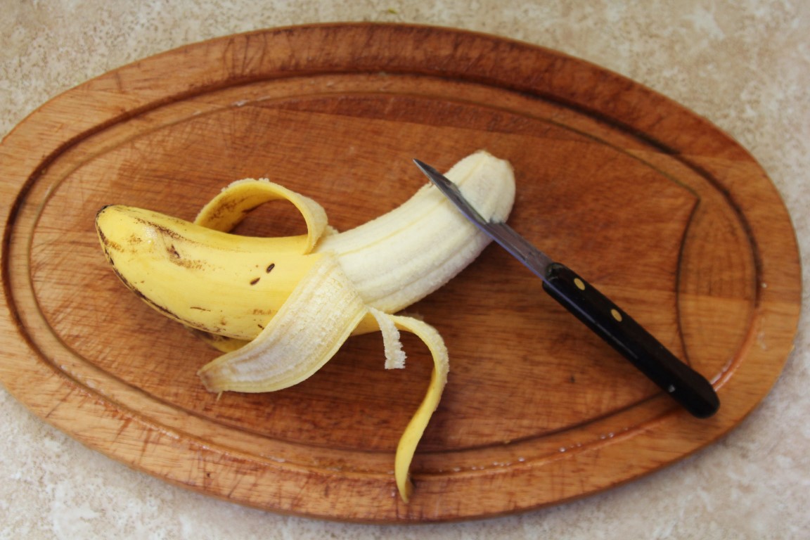 Amíg fő, felvágom a banánt. Chop-chop.