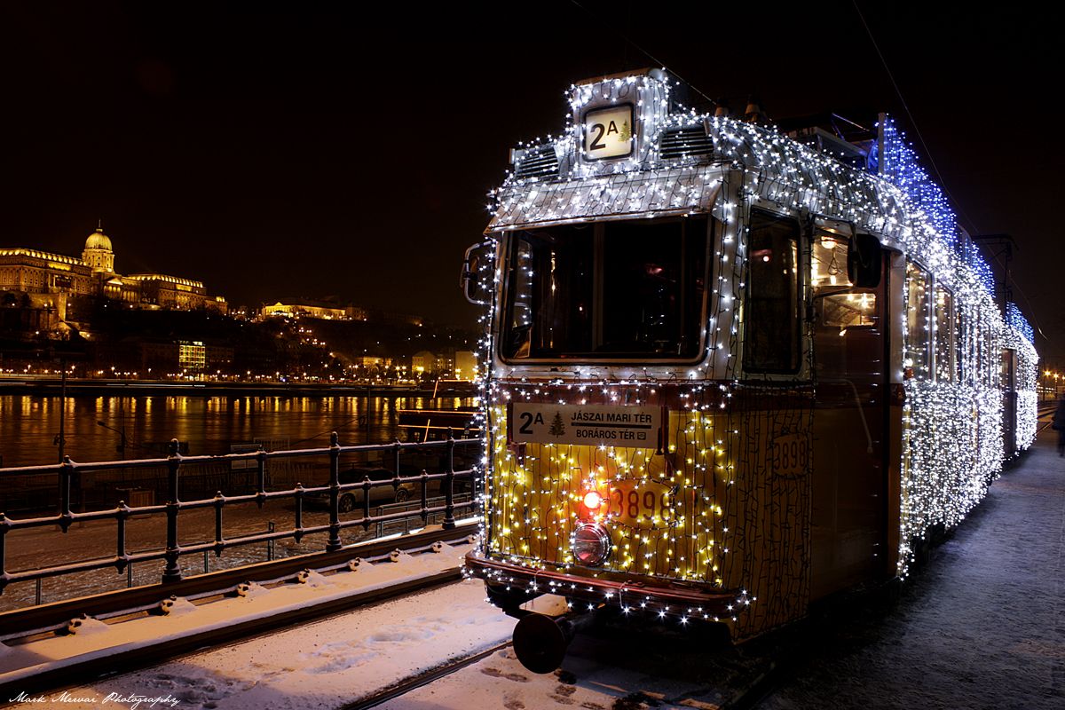 Karácsonyi villamos.jpg