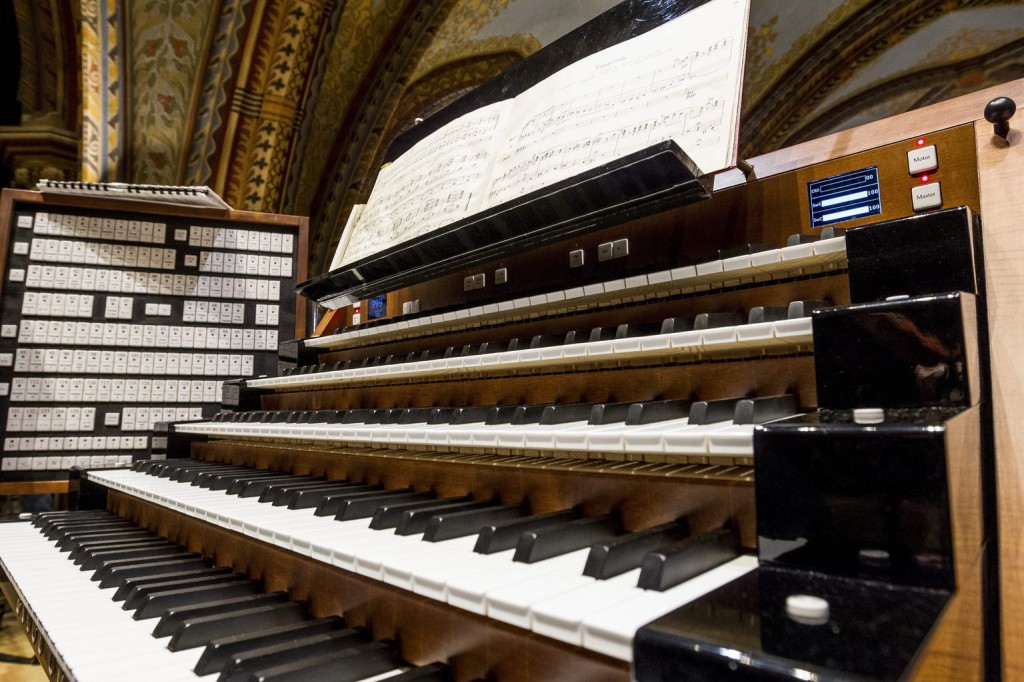 A budavári Mátyás-templom felújított orgonája 2015. január 23-án. Az orgonát 2009 és 2015 között a Pécsi Orgonaépítő Manufaktúra újította fel.