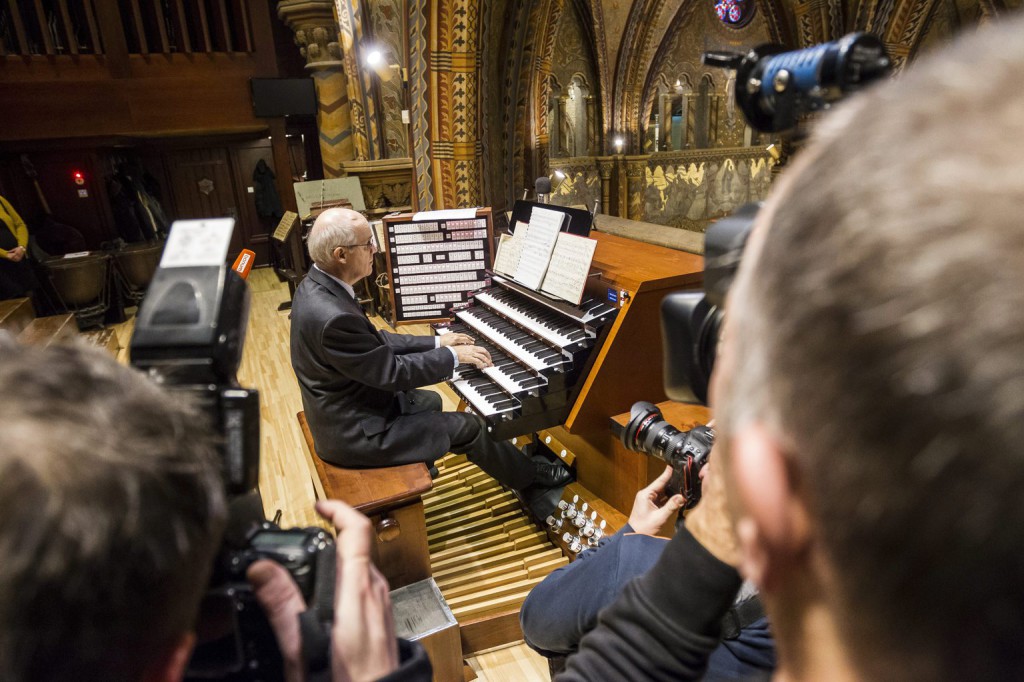 Hock Bertalan orgonaművész a budavári Mátyás-templom felújított orgonájának bemutatása alkalmából tartott sajtótájékoztatón 