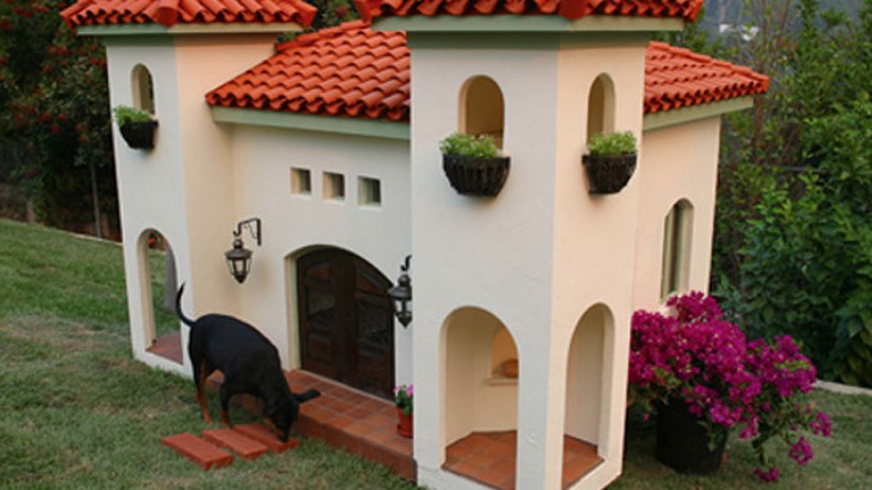 The-Celebrity-Hacienda-Dog-House-790x444.jpg