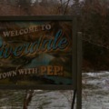 Archie Twin Peaks-es hangulattal házasítva - Riverdale Pilot (2017-)