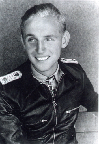 erich_hartmann_pilot_1944.png