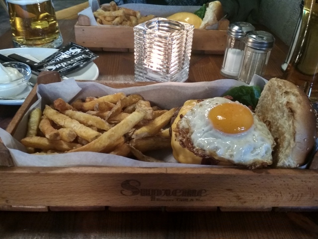 Supreme Burger