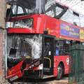 Üzletnek ütközött egy busz: tizenkilencen megsérültek