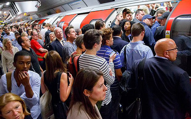 commuters-london_3369331b-1.jpg