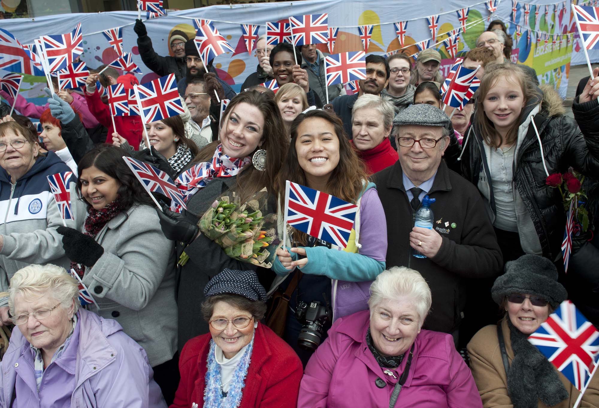 queen_jubilee_crowd_leicester.jpg