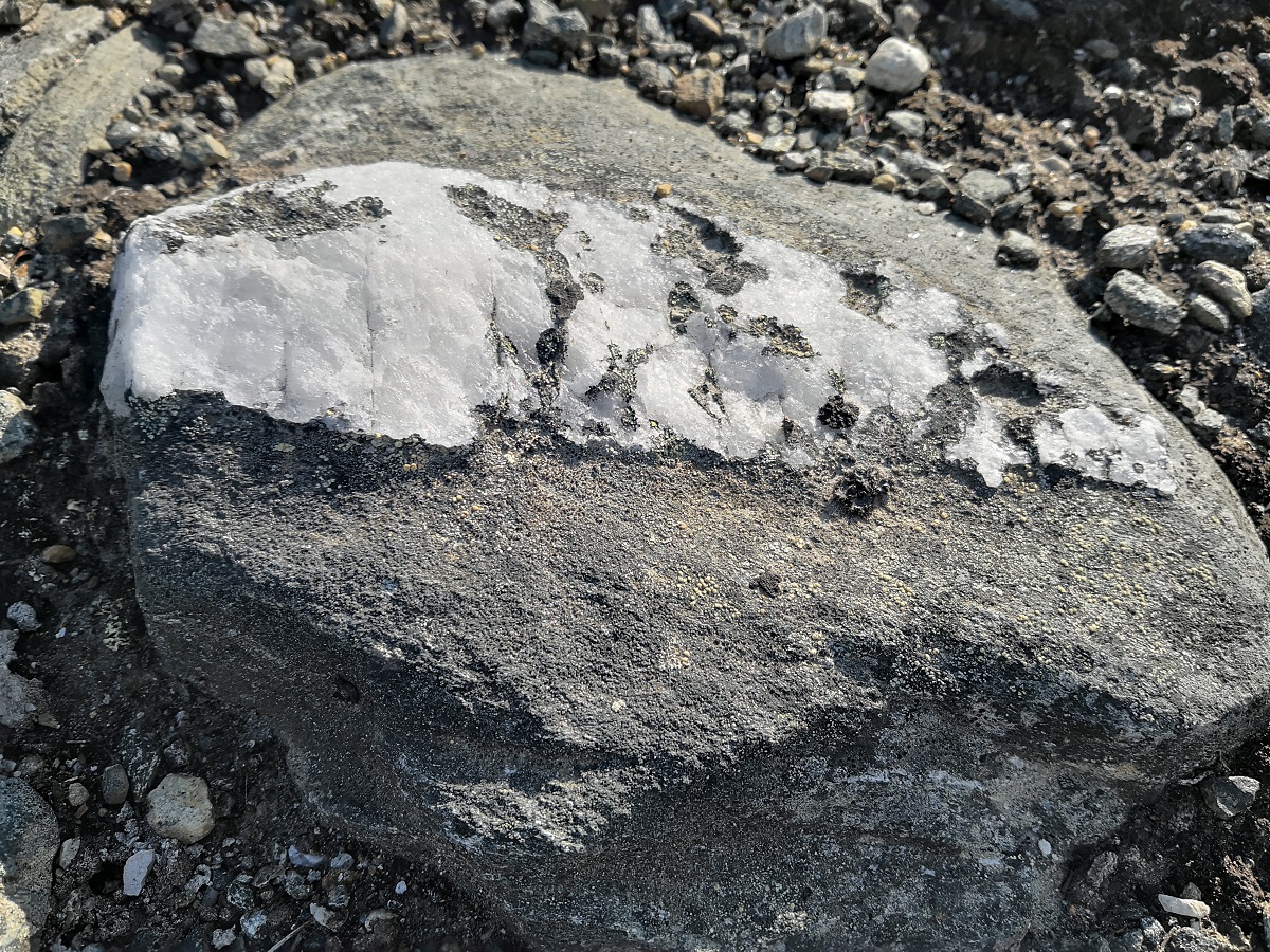 kristályos szikla