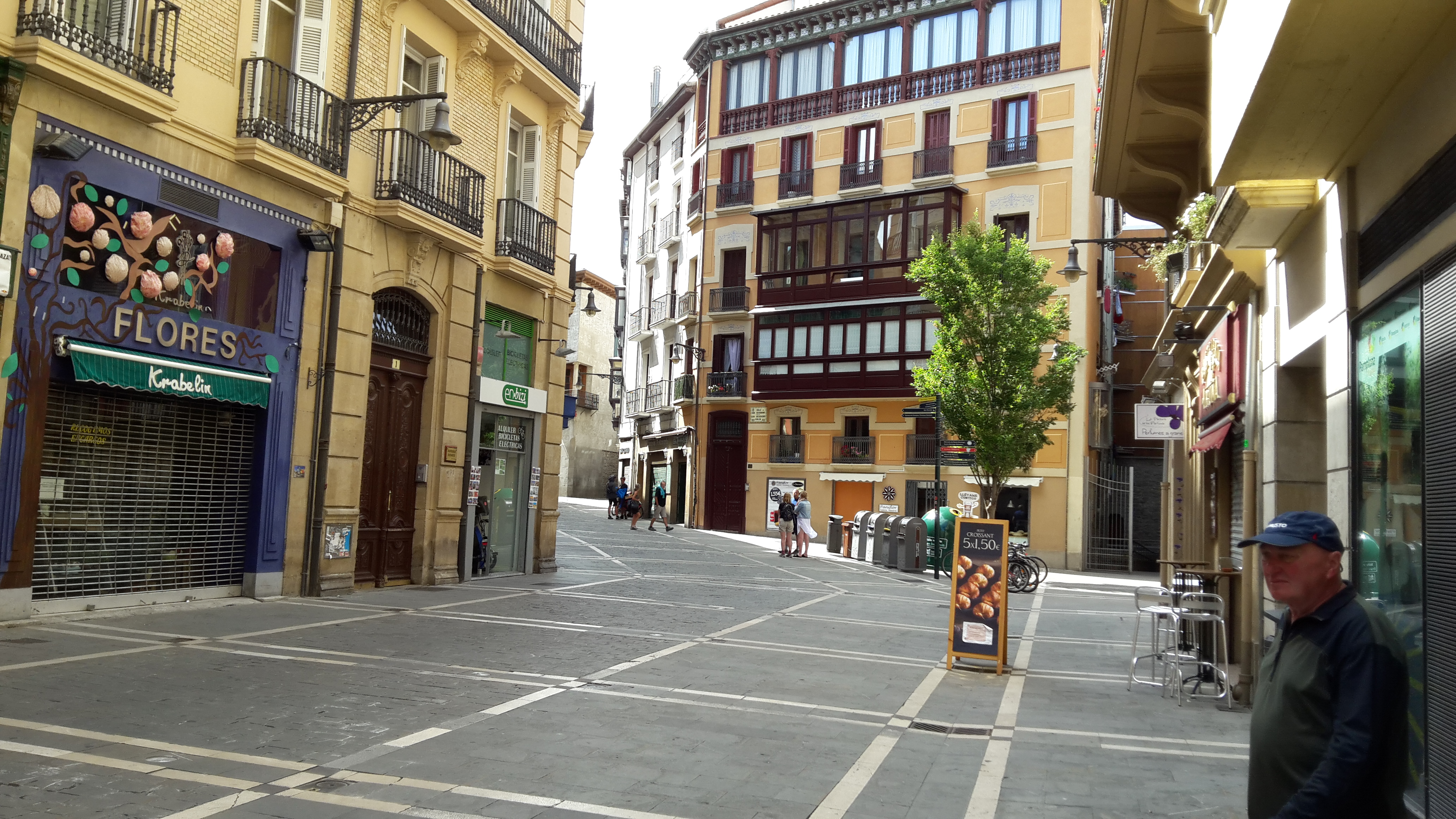 Pamplona egyik utcája délután 4-kor.