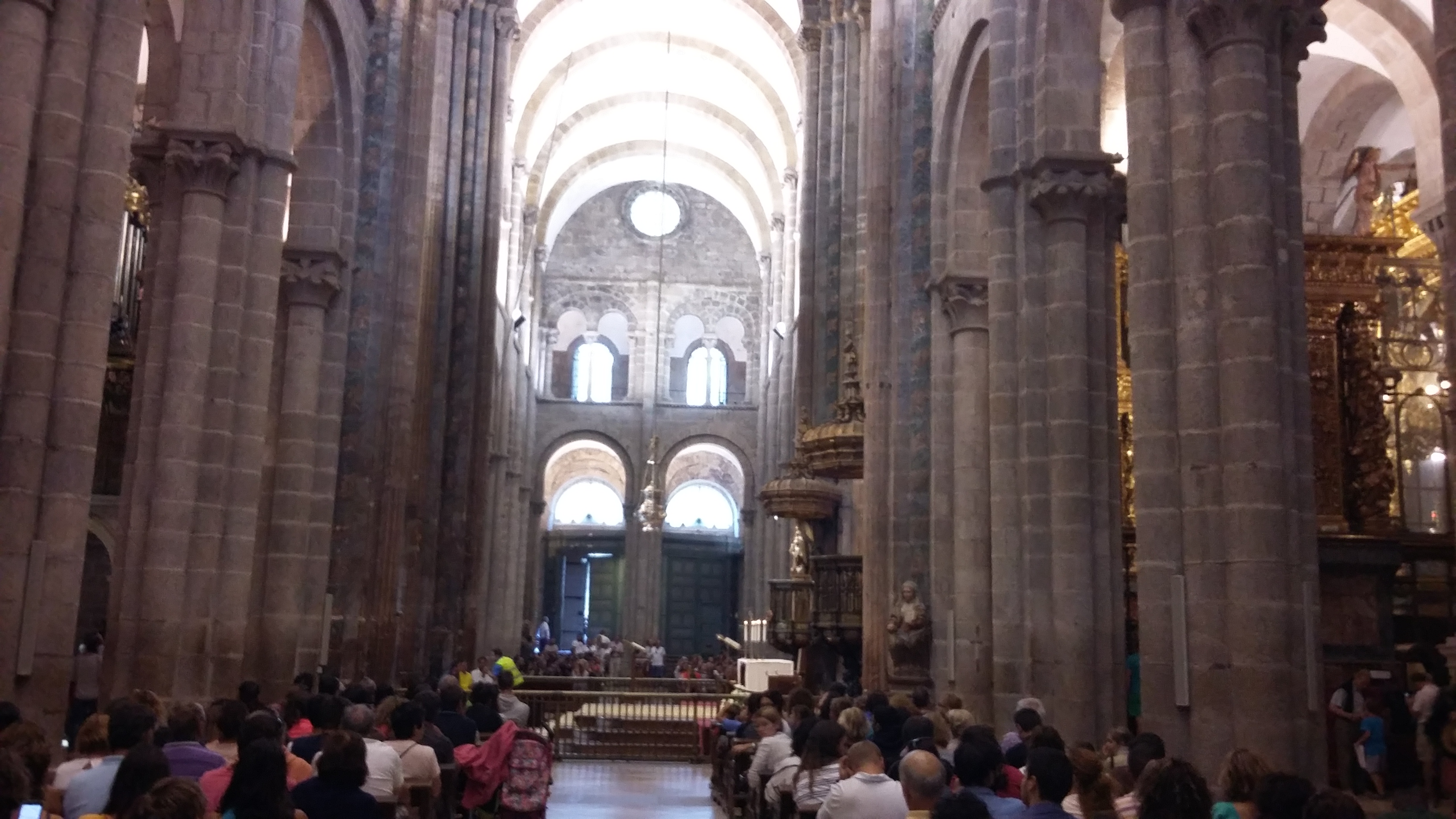 Santiago de Compostela. A szent Jakab katedrális. Az óriás füstölővel.